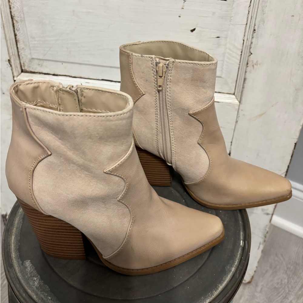 Womens Qupid boots with heel Sz. 7